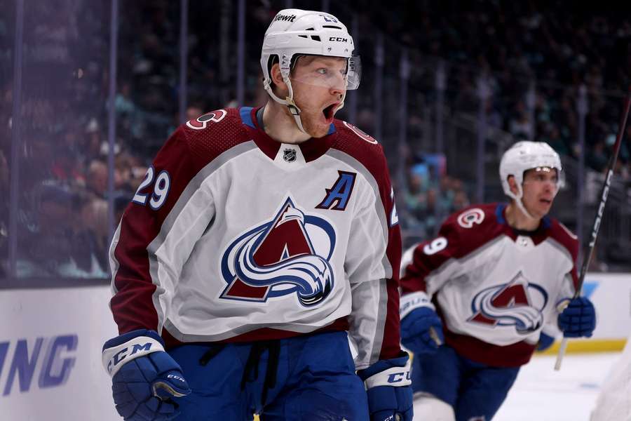 Nathan MacKinnon guadagnerà 16,5 milioni di dollari quest'anno.