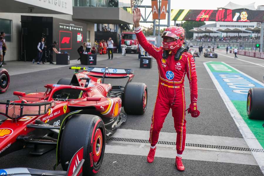 Sainz takes pole for Mexico City Grand Prix ahead of Verstappen