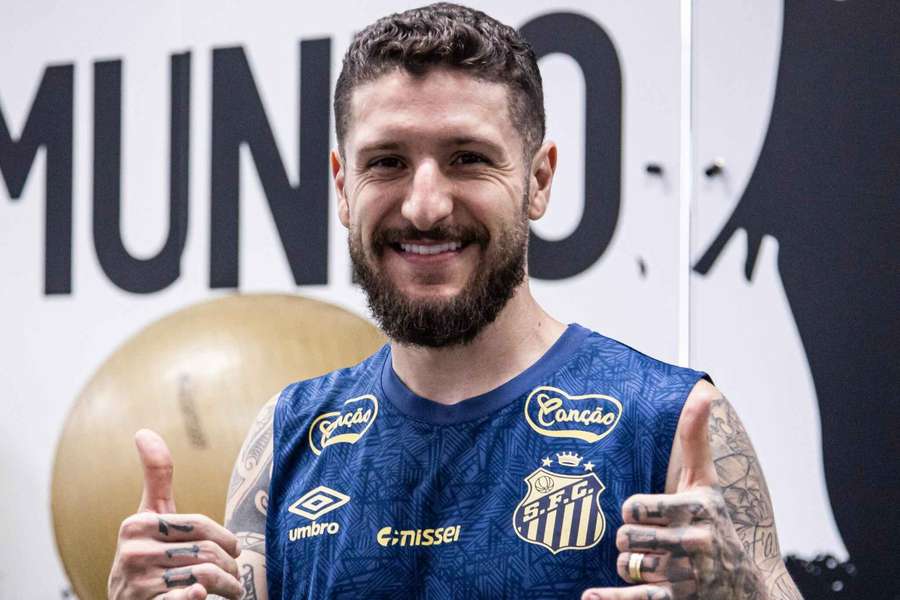 Zé Rafael recupera de uma cirurgia na coluna