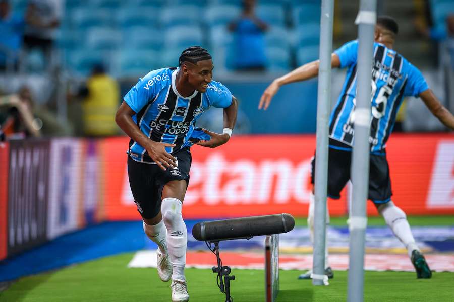 Tetê também apareceu na vitória do Grêmio