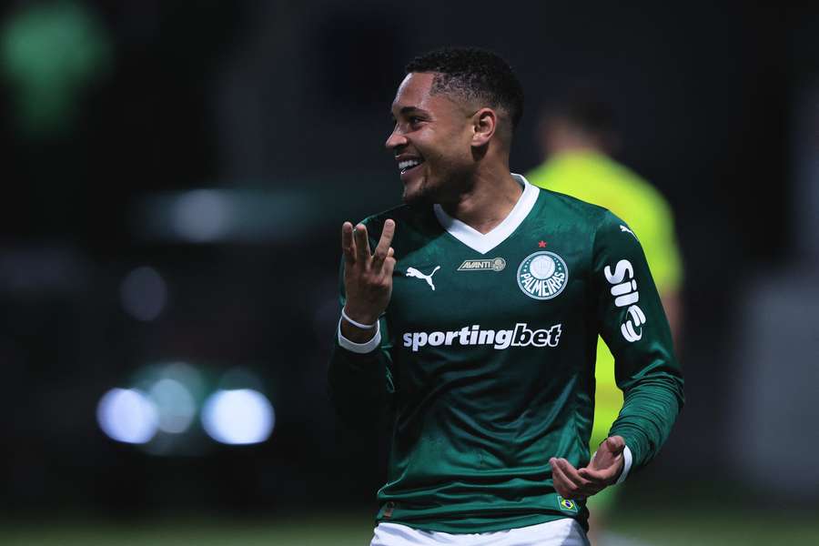 Vitor Roque esteve imparável no Allianz