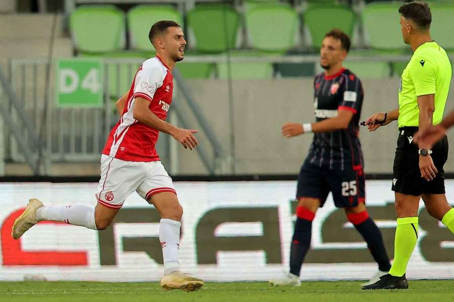 Zahi Ahmad se raduje z gólu, kterým rozhodl o výhře Beer Ševy nad Crvenou zvezdou. Zahi Ahmad se raduje z gólu, kterým rozhodl o výhře Beer Ševy nad Crvenou zvezdou.