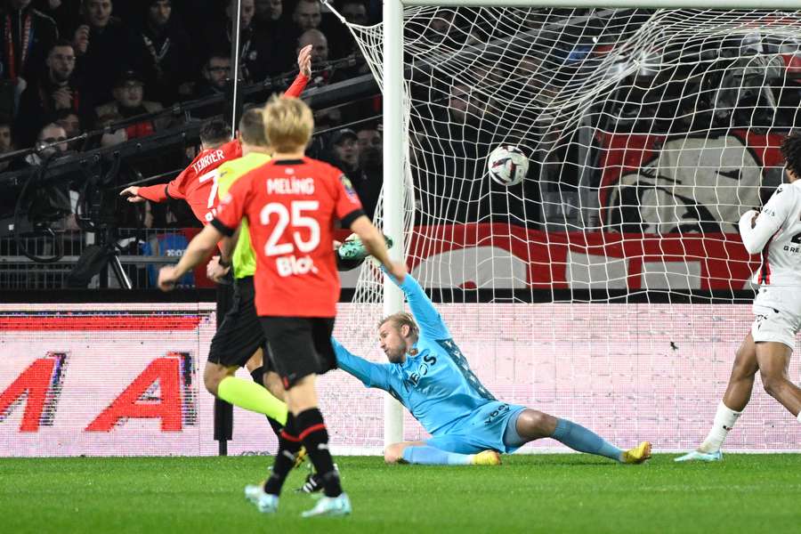 Schmeichel og Nice lider pinligt nederlag til 3. divisionsklub i pokalturnering