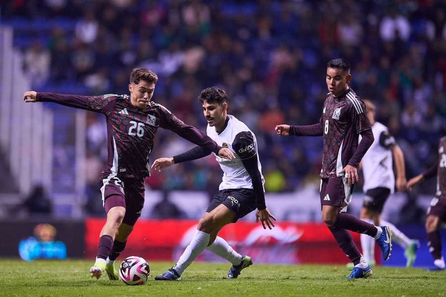 México cedeu empate depois de abrir 2 a 0