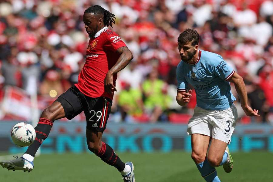 Wan-Bissaka se lesionou na reta final do último jogo do United