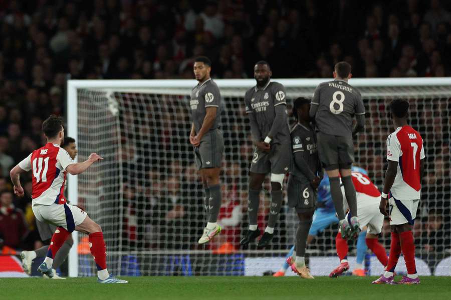 Declan Rice segna su punizione