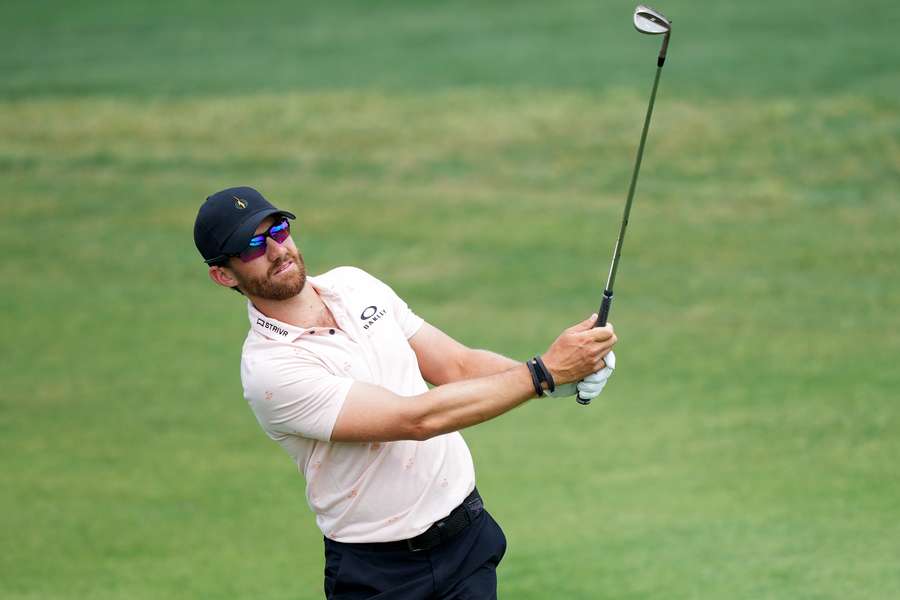 Rodgers dankzij vijf birdies tijdens laatste zes holes aan de leiding in Texas