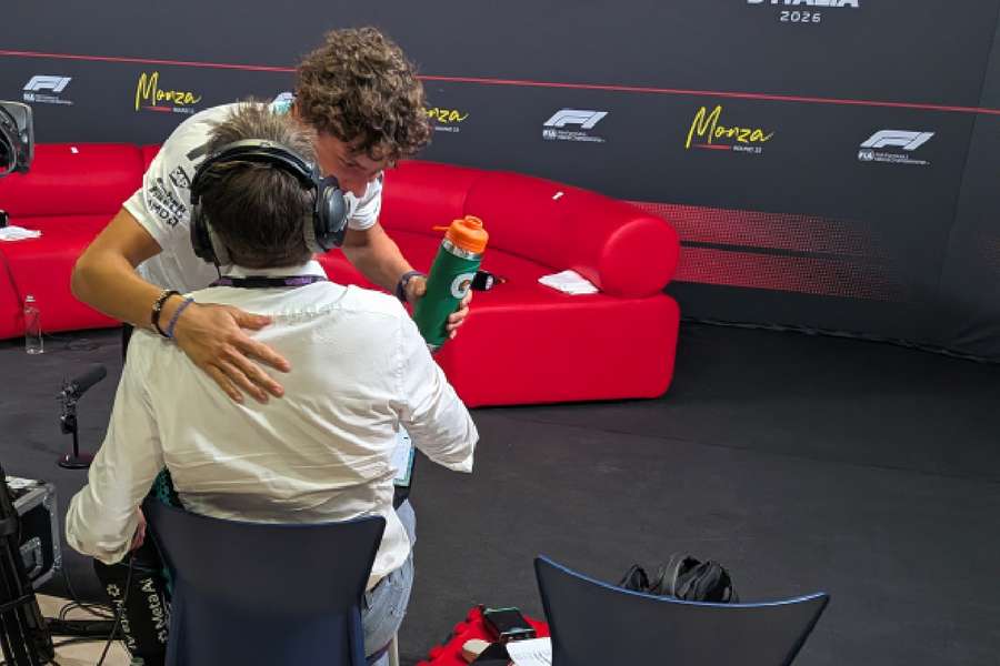Kimi Antonelli hugs his race engineer after the press conference