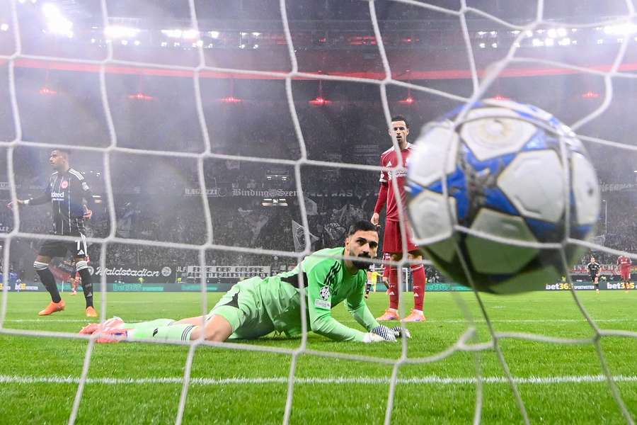 Giorgi Mamardashvili durante la partita contro l'Eintracht Francoforte Giorgi Mamardashvili durante la partita contro l'Eintracht Francoforte
