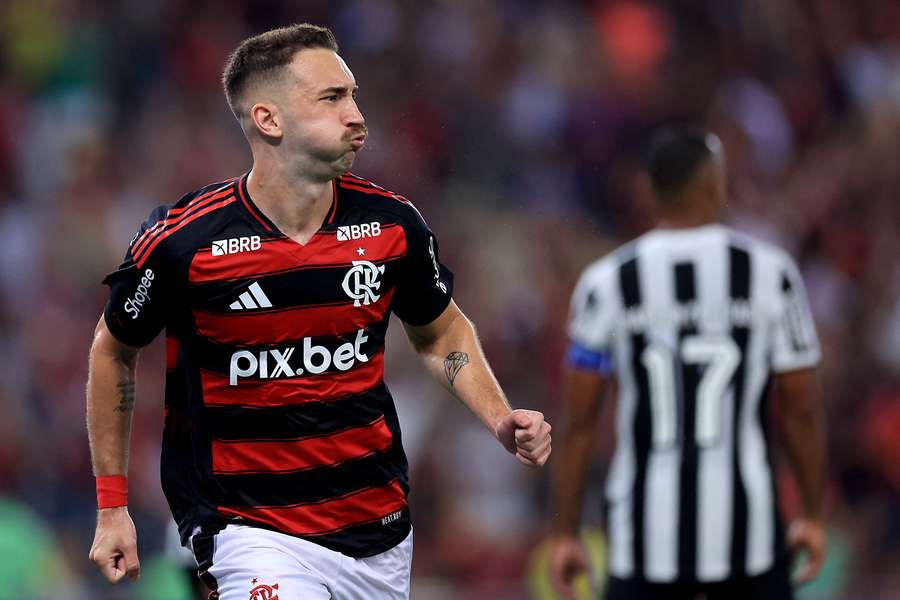 Léo Ortiz apenas cumprimentou após passe de cabeça de Danilo