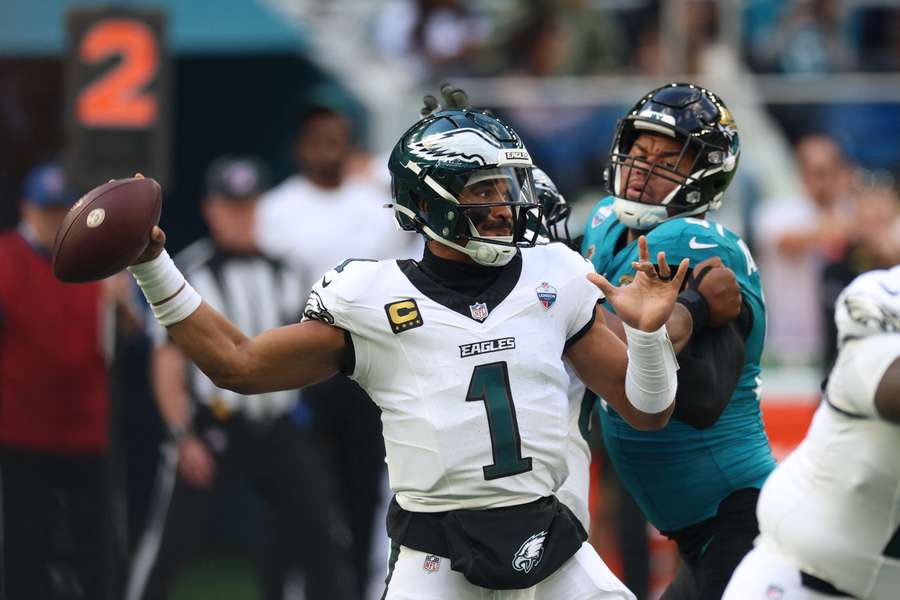 Jalen Hurts vai falhar duelo dos Eagles Jalen Hurts vai falhar duelo dos Eagles