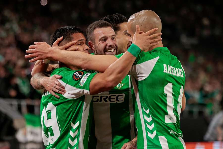 Los jugadores del Betis celebran un gol ante el Panathinaikos