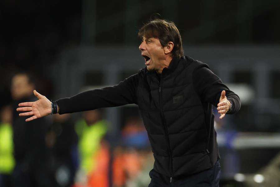 Conte defends Napoli: We do not have Chelsea's budget