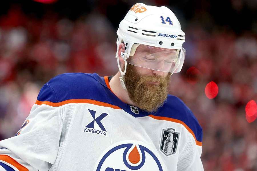 Ekholm bude i nadále oblékat dres Edmontonu.