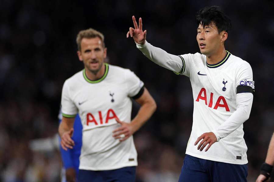 Son Heung-min celebra o seu hat-trick contra o Leicester
