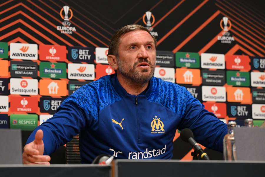 Interim-coach Jacques Abardonado van Olympique Marseille blikt vooruit op de eerste groepswedstrijd in de Europa League tegen Ajax