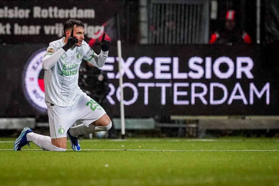 Drie goals van Giménez 