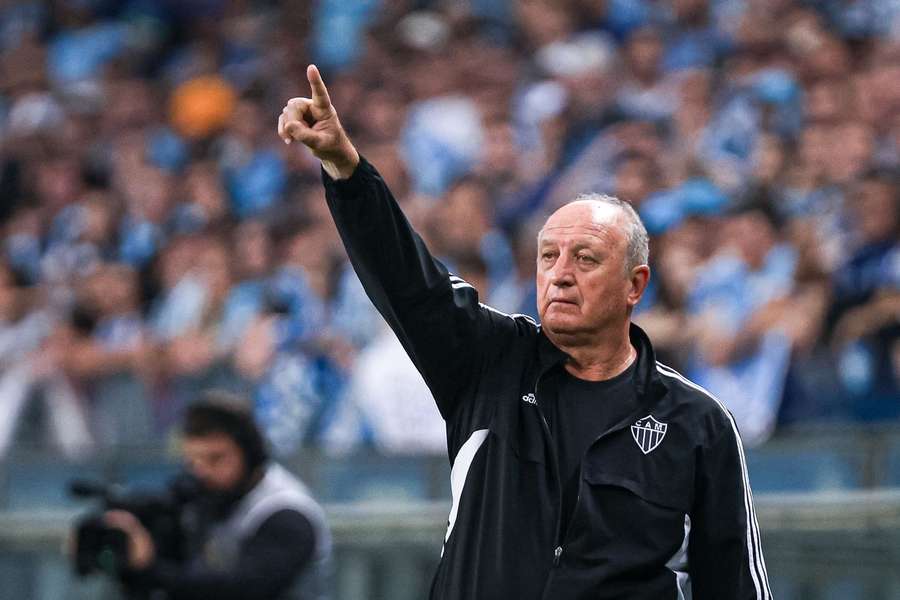 Felipão disparou contra o VAR após derrota para o Grêmio