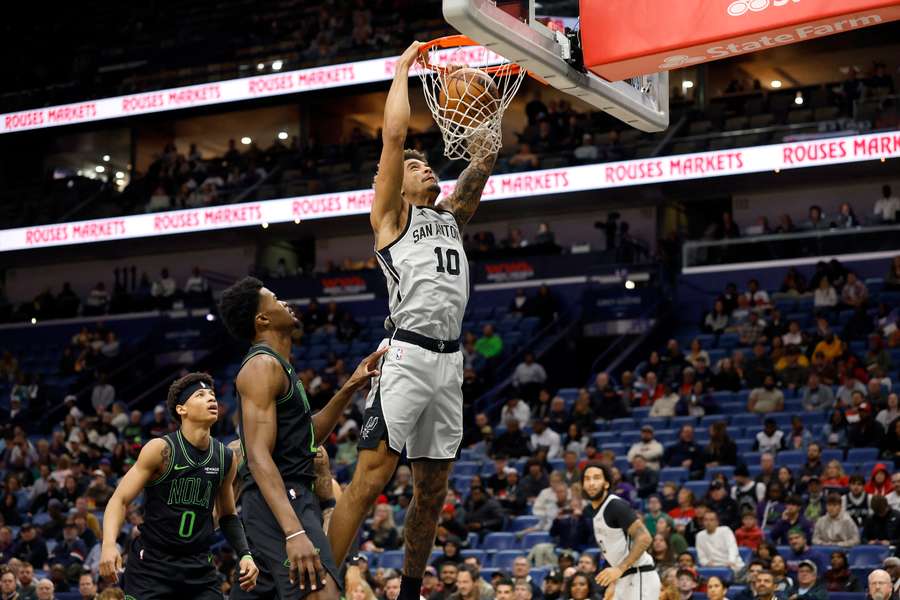 Jeremy Sochan face aux Pelicans. Jeremy Sochan face aux Pelicans.