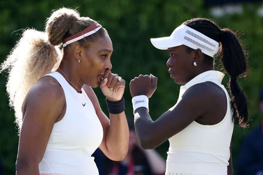Wielki powrót Sereny Williams zakończył się sukcesem. Wraz z Mboko świętuje awans w Queen's Club Wielki powrót Sereny Williams zakończył się sukcesem. Wraz z Mboko świętuje awans w Queen's Club