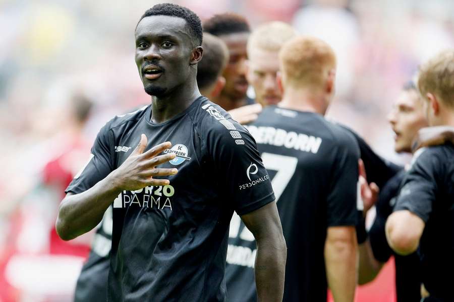 2. Bundesliga: Sirlord Conteh erzielt den 1:2 Siegtreffer für den SC Paderborn gegen Fortuna Düsseldorf.