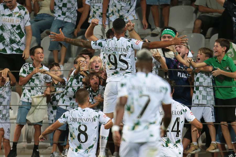 Schettine festeja o primeiro golo da época