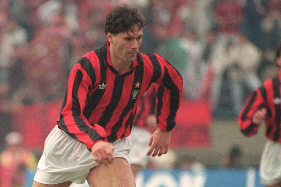 Marco Van Basten con la maglia rossonera