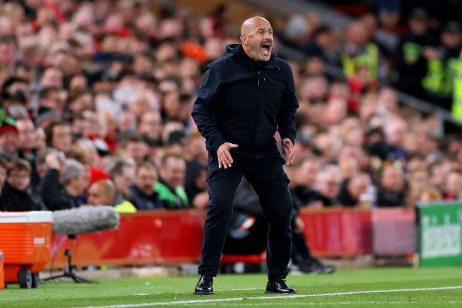 Vincenzo Italiano, treinador do Bolonha, em Anfield