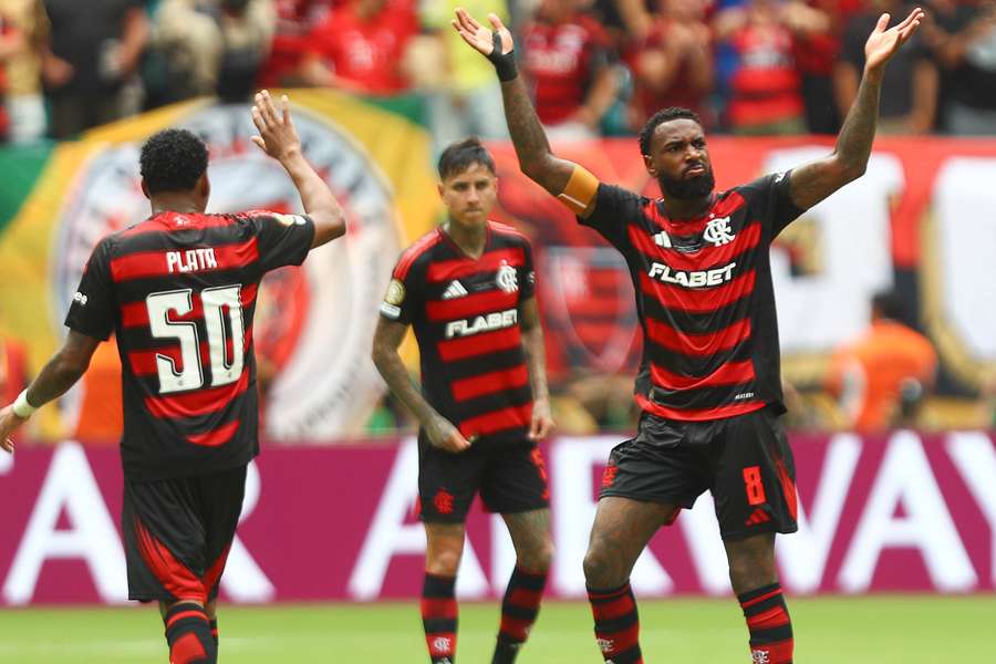 Gerson conseguiu surpreender Neuer com um remate à entrada da área