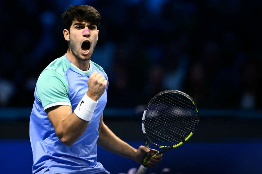 Carlos Alcaraz esulta durante il match delle ATP Finals contro Rublev