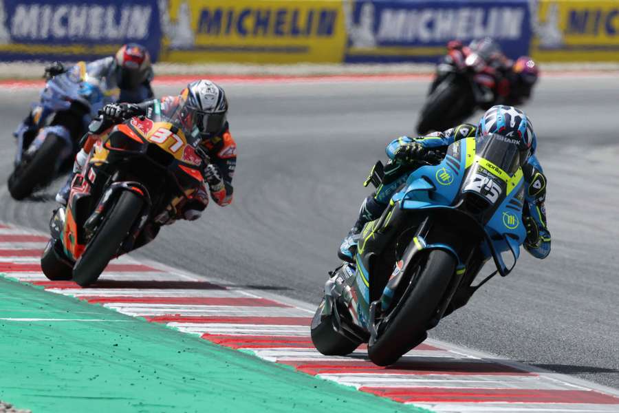 Raúl Fernández, Acosta e Álex Márquez, durante o GP da Catalunha