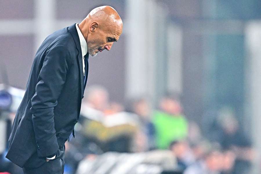 Luciano Spalletti a capo chino