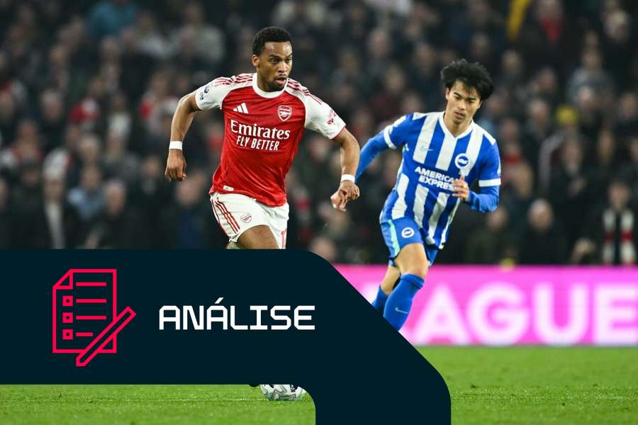Jurrien Timber, do Arsenal, resiste à pressão de Kaoru Mitoma, do Brighton Jurrien Timber, do Arsenal, resiste à pressão de Kaoru Mitoma, do Brighton