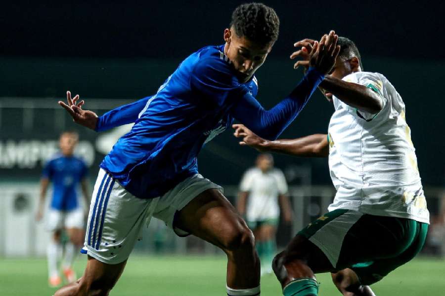 Cruzeiro vencia até os 48 minutos do segundo tempo, mas acabou cedendo empate