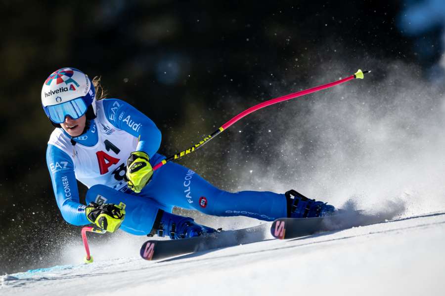 Marta Bassino domina el super-G delante de Mikaela Shiffrin en los Mundiales de esquí.