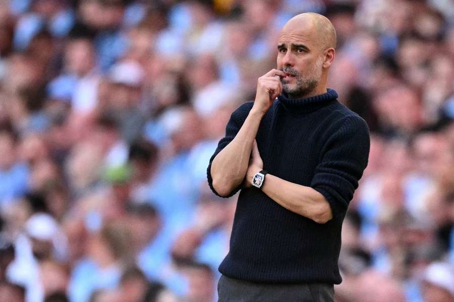 Pep não aguenta mais ganhar taça em Manchester?