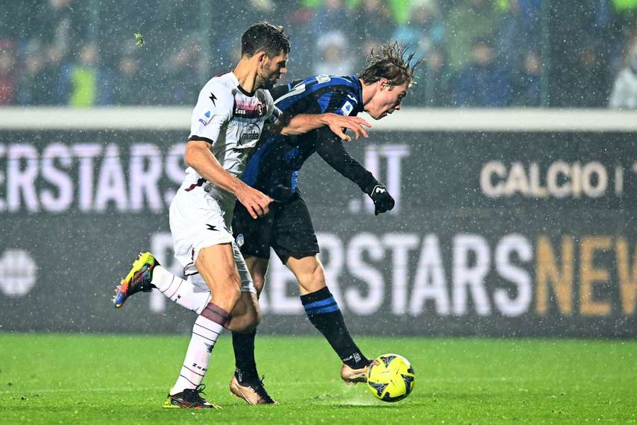 Hojlund in azione contro la Salernitana