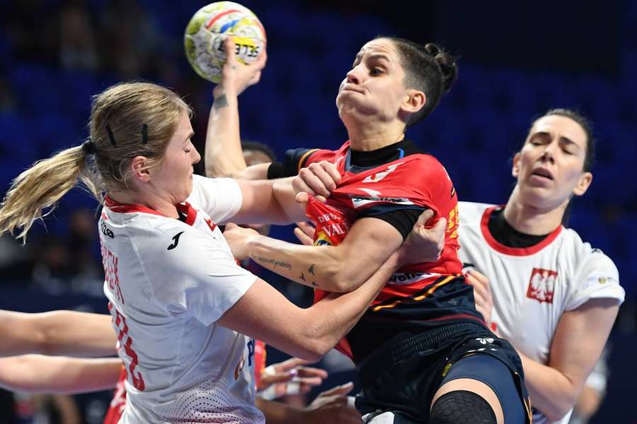 Reprezentacja Polski kobiet w piłce ręcznej pokonała w poniedziałek Hiszpanię 22:21