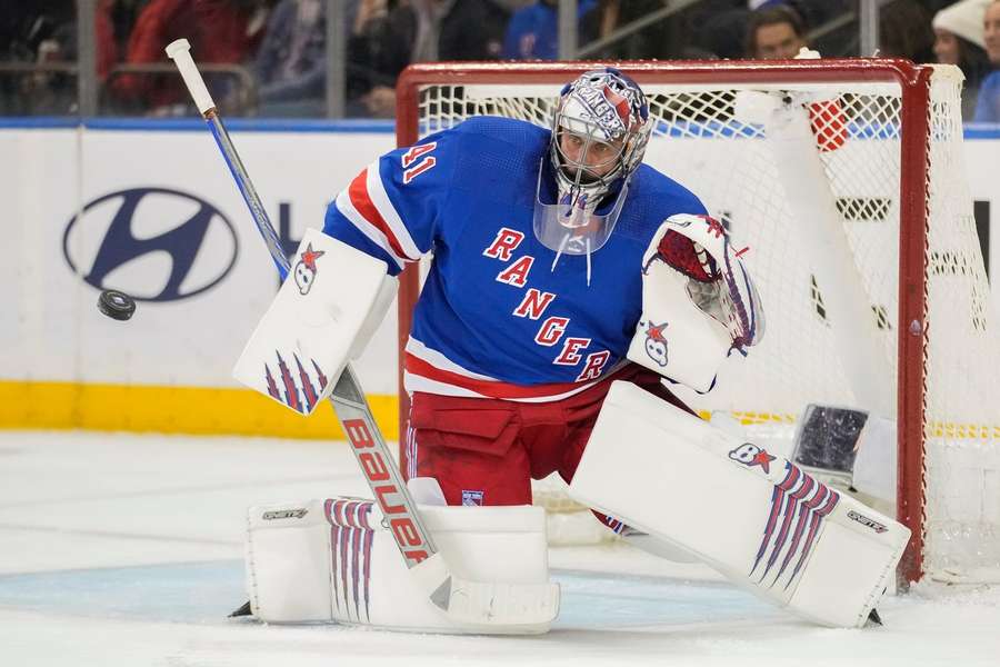 Halák odchytal v základnej časti NHL za Rangers 25 duelov, v play-off nepridal žiaden.