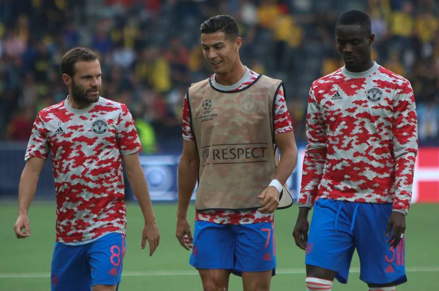 Juan Mata, Cristiano Ronaldo and Eric Bailly warming up for Manchester United