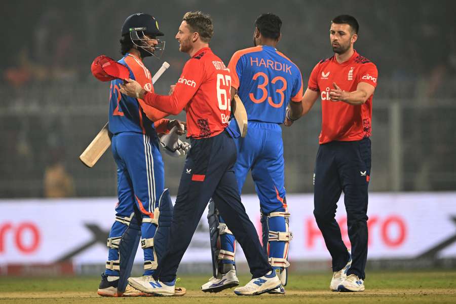 England's captain Jos Buttler (2L) congratulates India's Tilak Varma (L) and Hardik Pandya (2R)