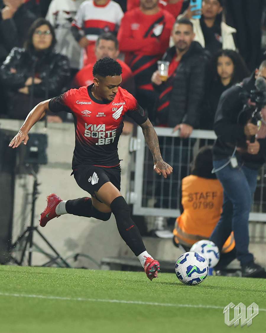 Athletico-PR conseguiu equilibrar as ações na primeira etapa, mas não foi às redes Athletico-PR conseguiu equilibrar as ações na primeira etapa, mas não foi às redes