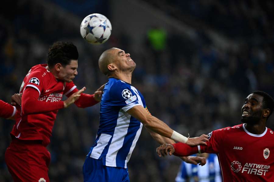 Pepe scrie istorie în Champions League. Fundașul lui Porto a marcat în partida cu Anvers