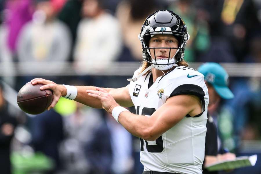 Trevor Lawrence durante o jogo contra os Bears