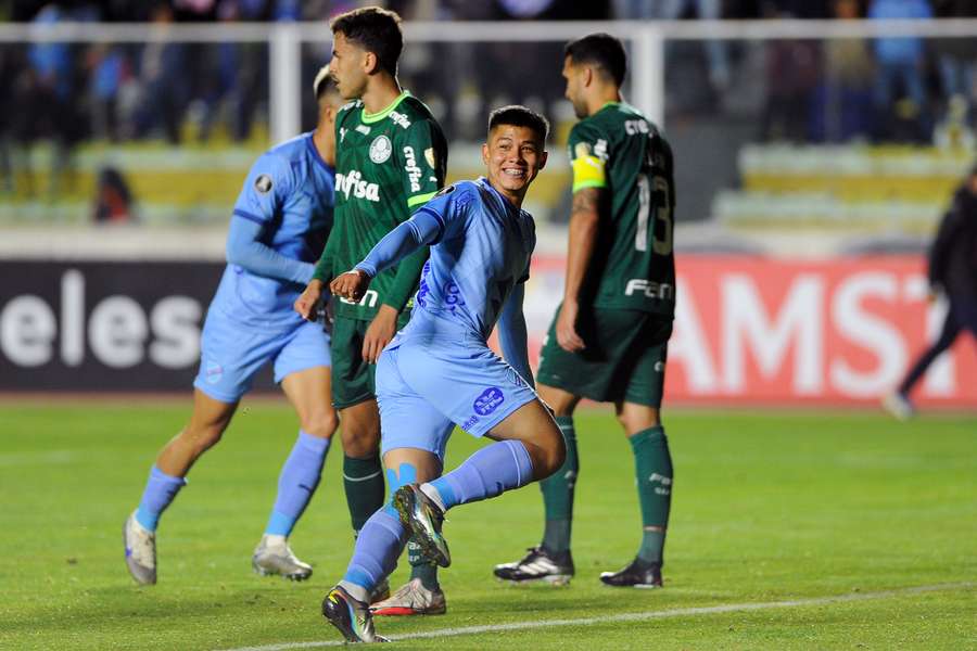 Javier Uzeda festeja o terceiro golo do Bolívar