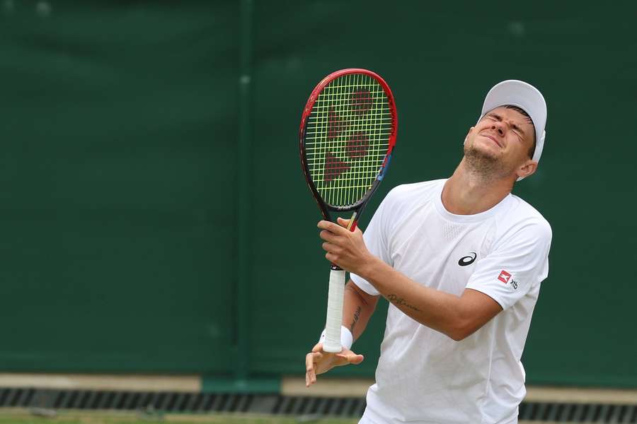Majchrzak podczas meczu Wimbledonu w 2025 roku. Majchrzak podczas meczu Wimbledonu w 2025 roku.