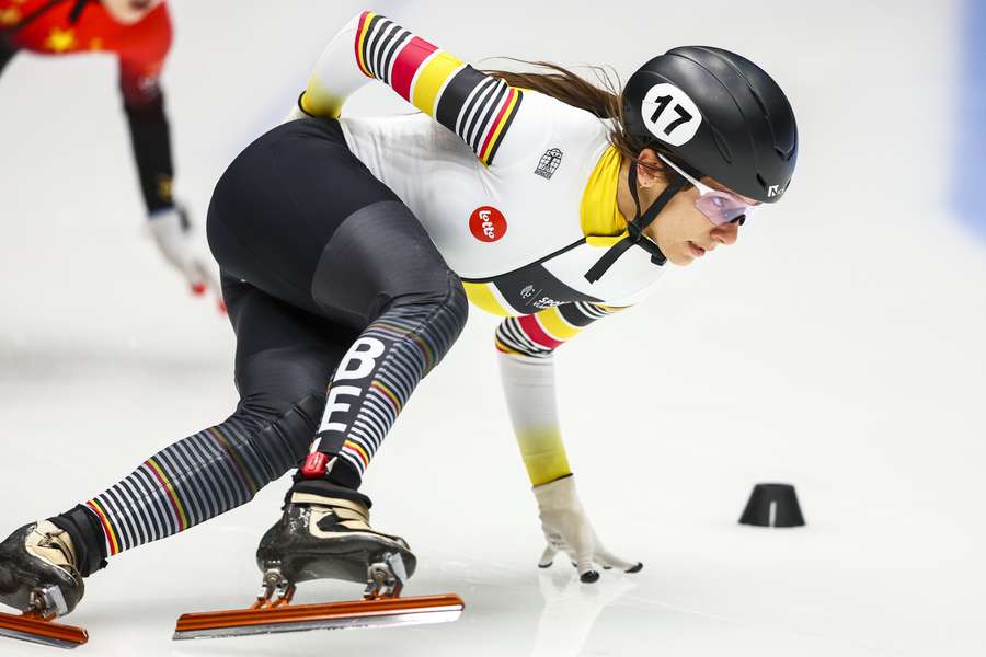 Hanne Desmet in actie in de halve finale 1500 meter tijdens de tweede dag van de ISU World Cup Shorttrack 2023