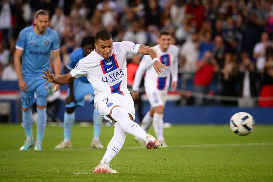 Paris Saint-Germain otočilo po trefách hvězdného tria duel s tápajícím Troyes