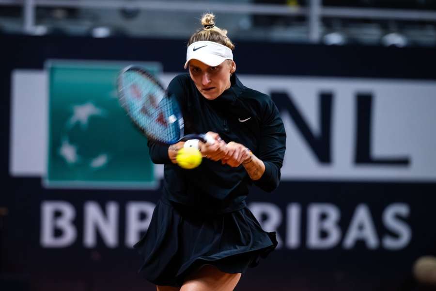 Markéta Vondroušová zaskočila Sakkariovou a postupuje do dalšího kola.