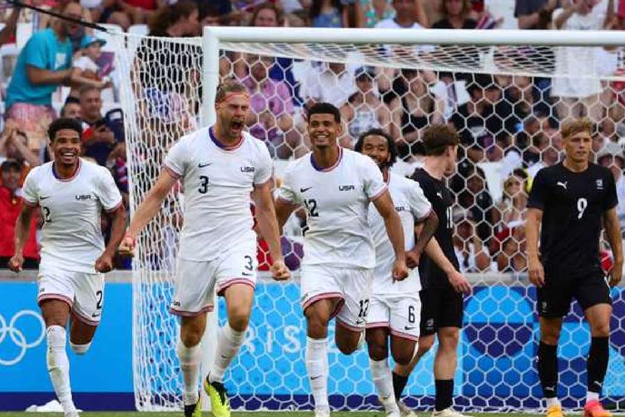 USA celebrate goal